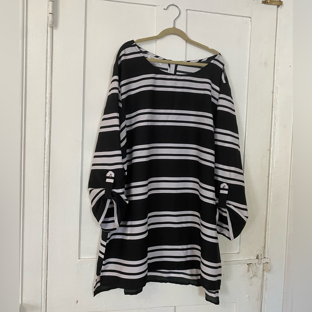 Jaclyn Smith Black and White Long Sleeve Dress